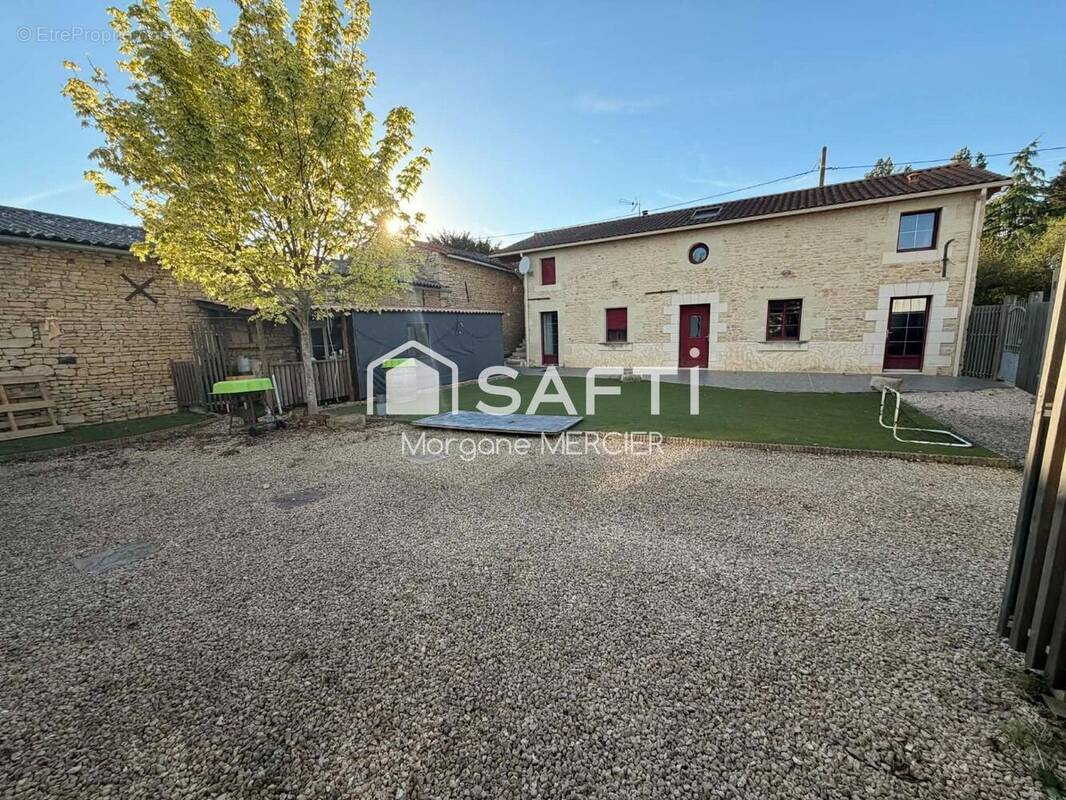 Photo 1 - Maison à LOUZY