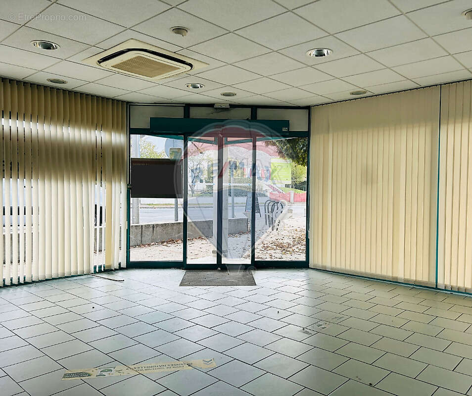 Commerce à VARENNES-VAUZELLES