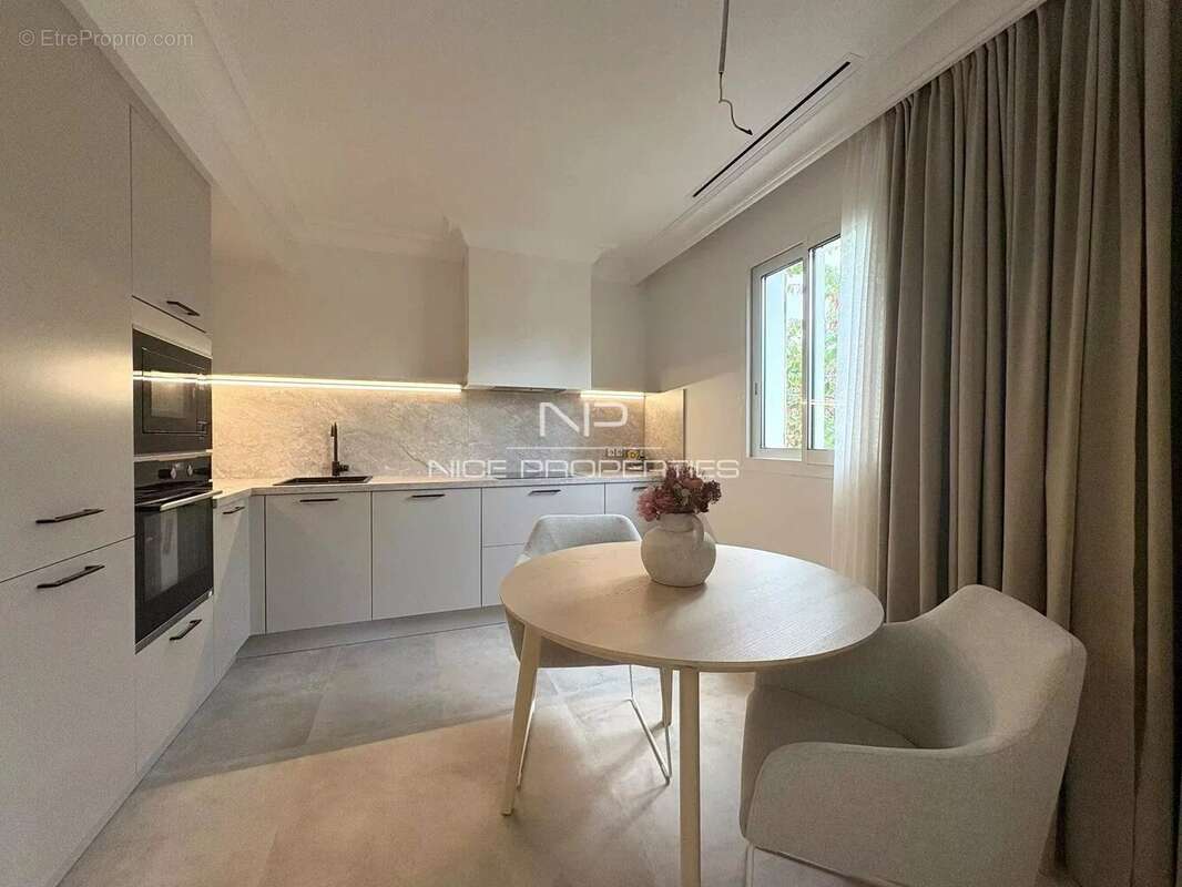 Roquebrune Cap Martin, Villa rénovée avec piscine et vue mer, dans cadre privilégié - photo 6
