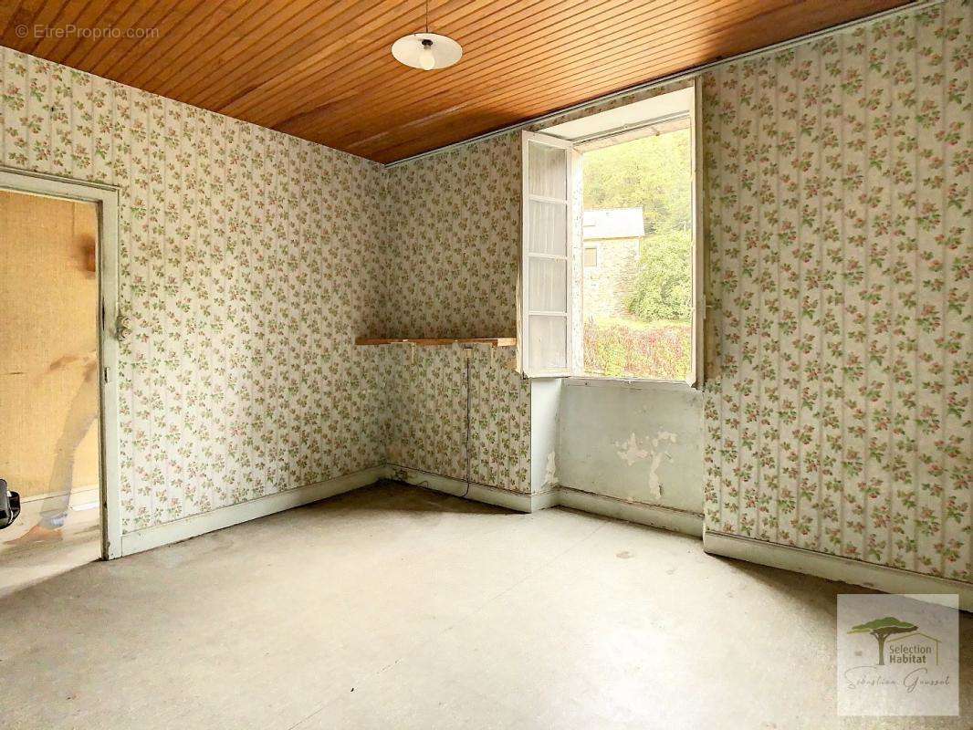 Maison à LAVAL-DE-CERE