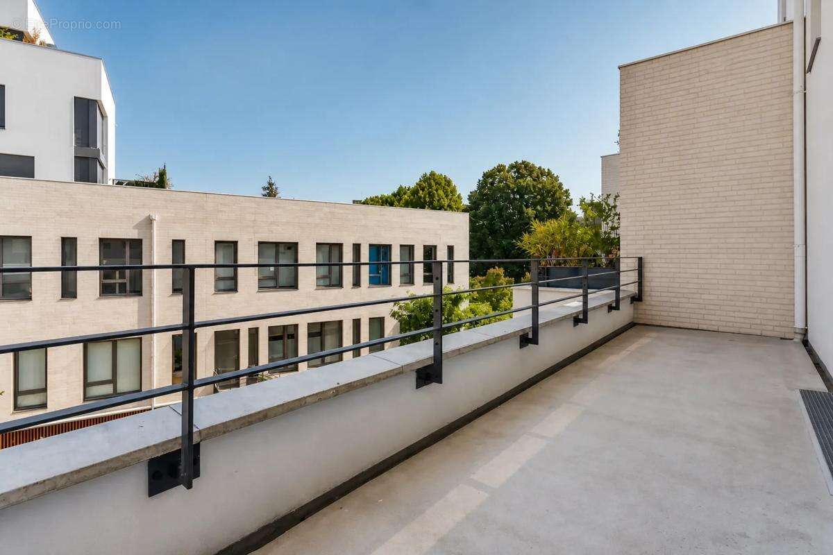 Duplex lumineux avec séjour impressionnant à double hauteur - photo 10
