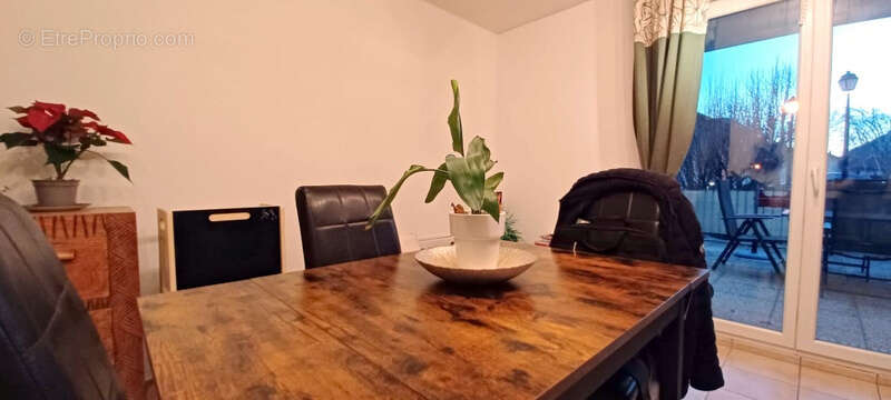 Appartement à COLLONGES