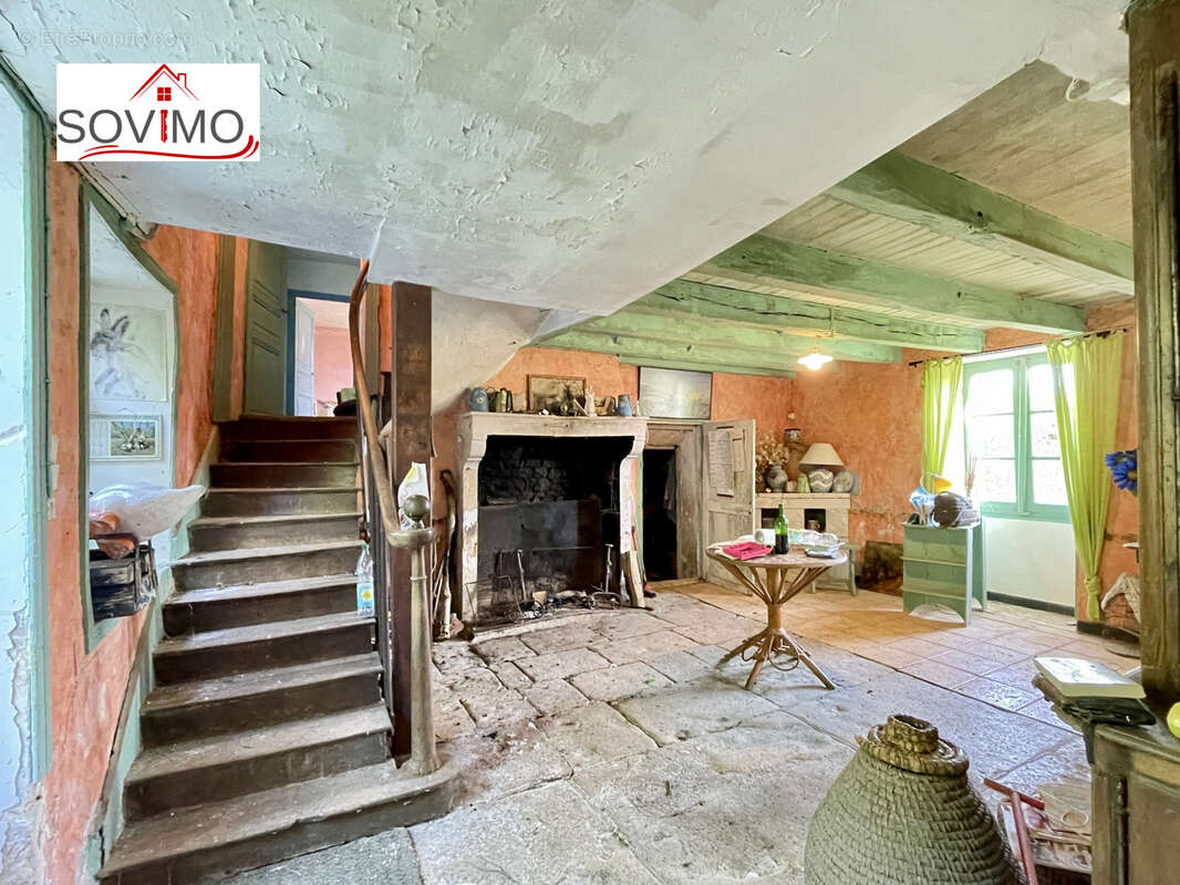 Au coeur d'un petit hameau, authentique maison de caractère indépendante, a rénover, avec terrain attenant - photo 18