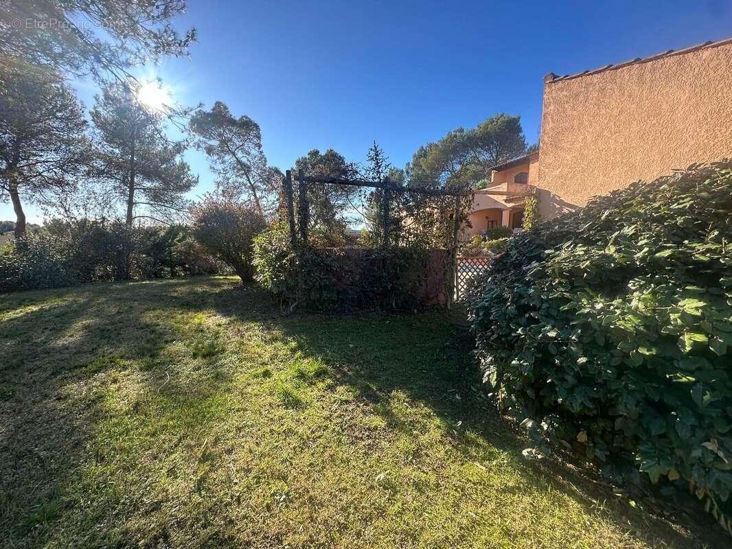 Maison à SAINT-CLEMENT-DE-RIVIERE