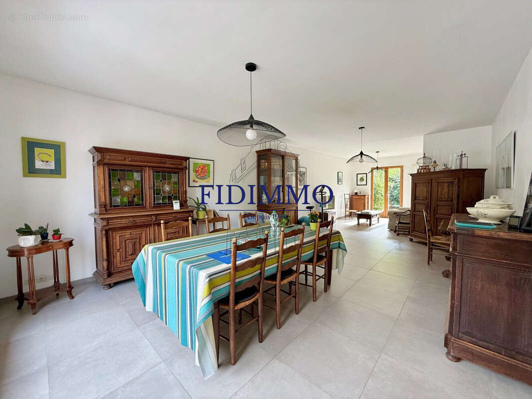 Maison à CHENNEVIERES-SUR-MARNE