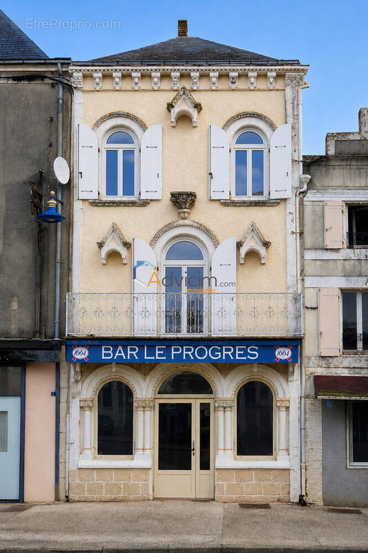 Facade Historique - Appartement à THENEZAY