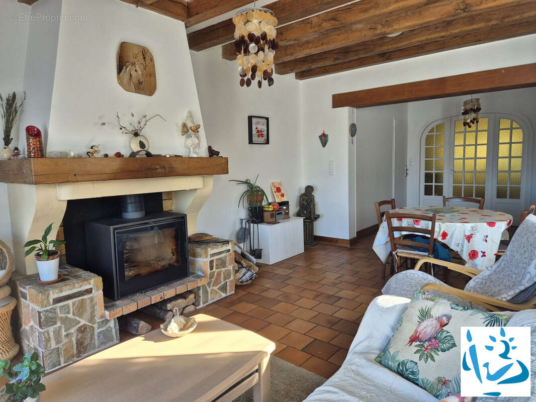 Maison à LA CHAPELLE-MONTLIGEON