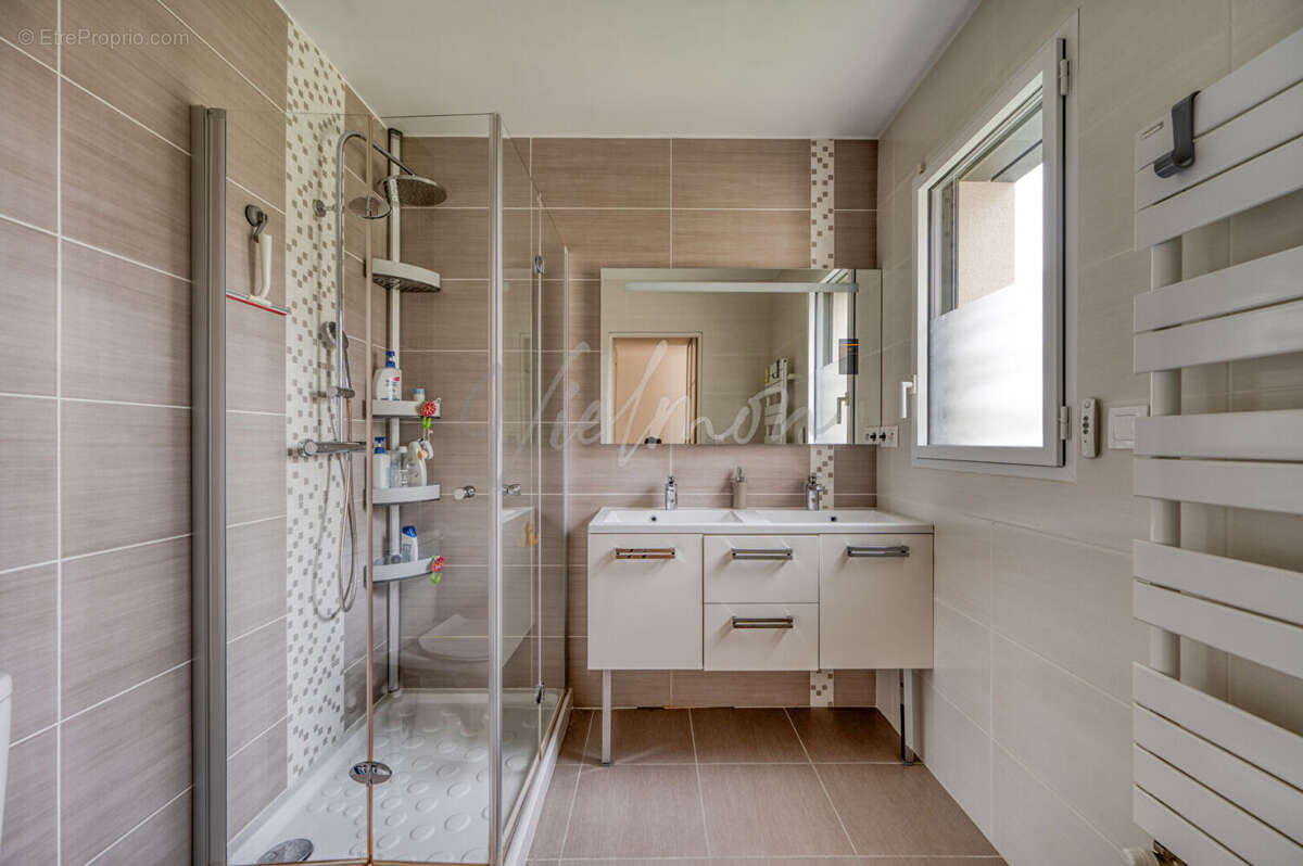 Maison à CRESPIERES