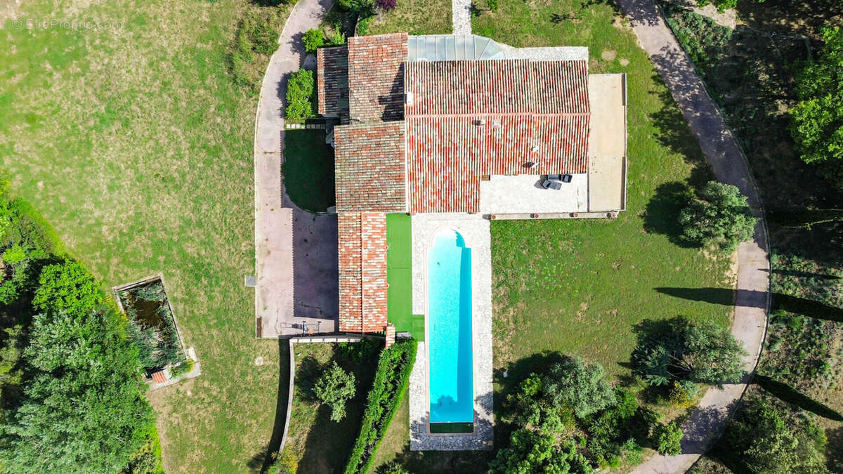 Maison à VAUGINES