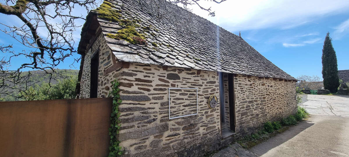 Maison à LACROIX-BARREZ