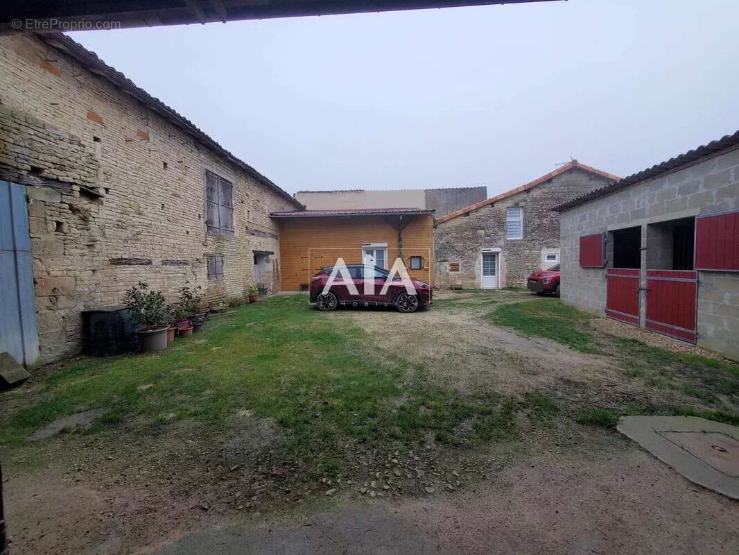 Maison à VILLEFAGNAN