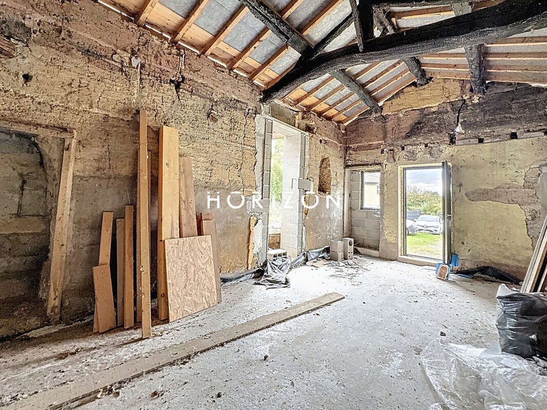 Maison à MOGNENEINS