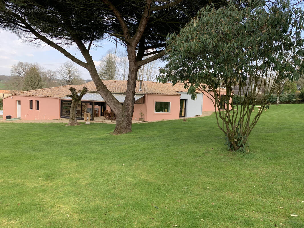 Maison à LES HERBIERS