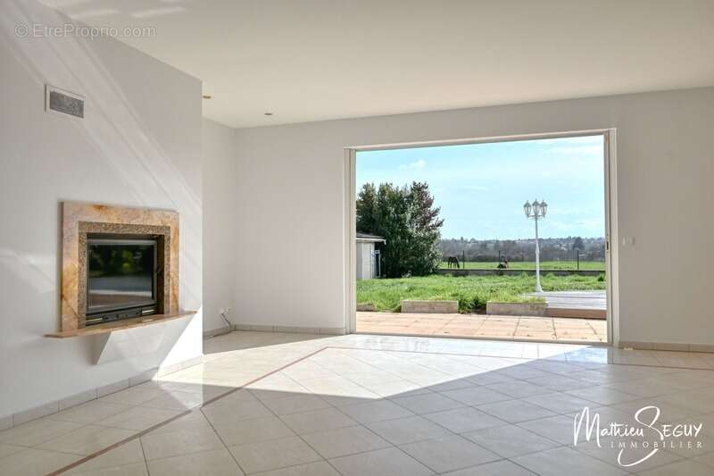 Maison à GREZIEU-LA-VARENNE