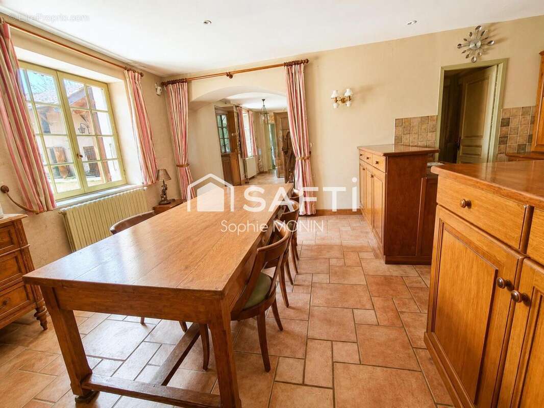 Maison 208 m² à Laiz  - photo 2