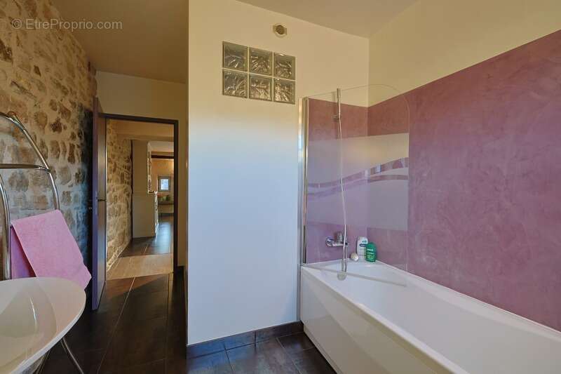 Maison à SAINT-HYMETIERE