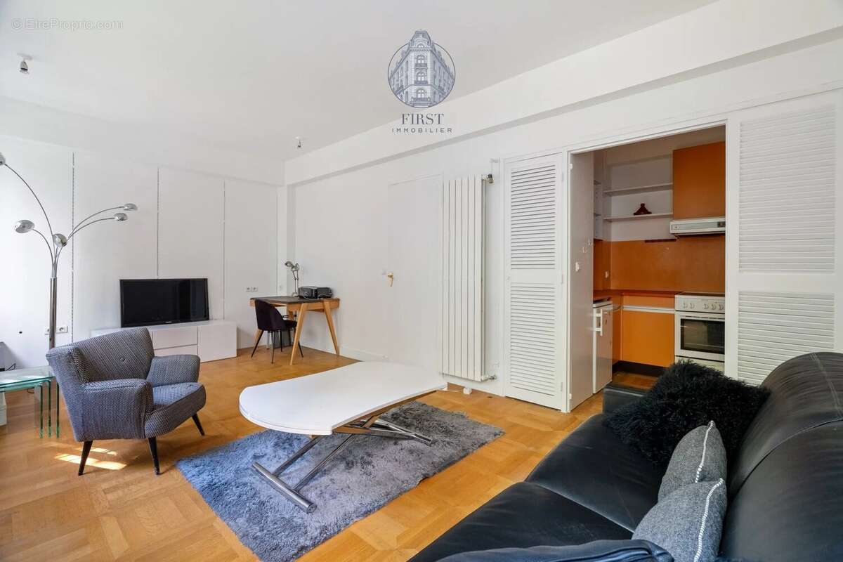 Appartement à PARIS-16E