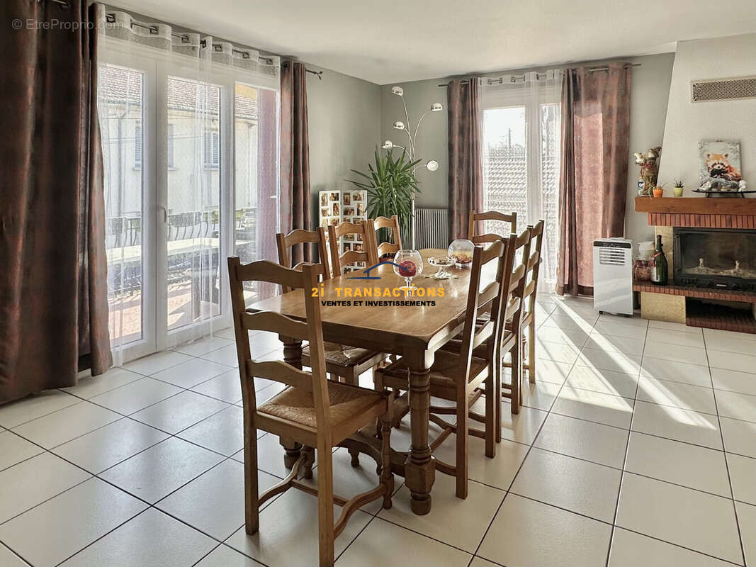 Maison à MONTROND-LES-BAINS