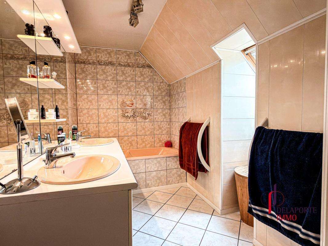 Maison à MERY-SUR-OISE