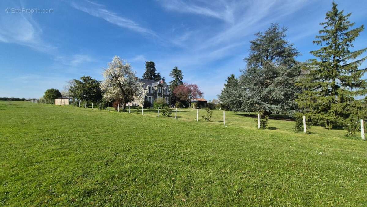 Maison à CHATILLON-SUR-INDRE