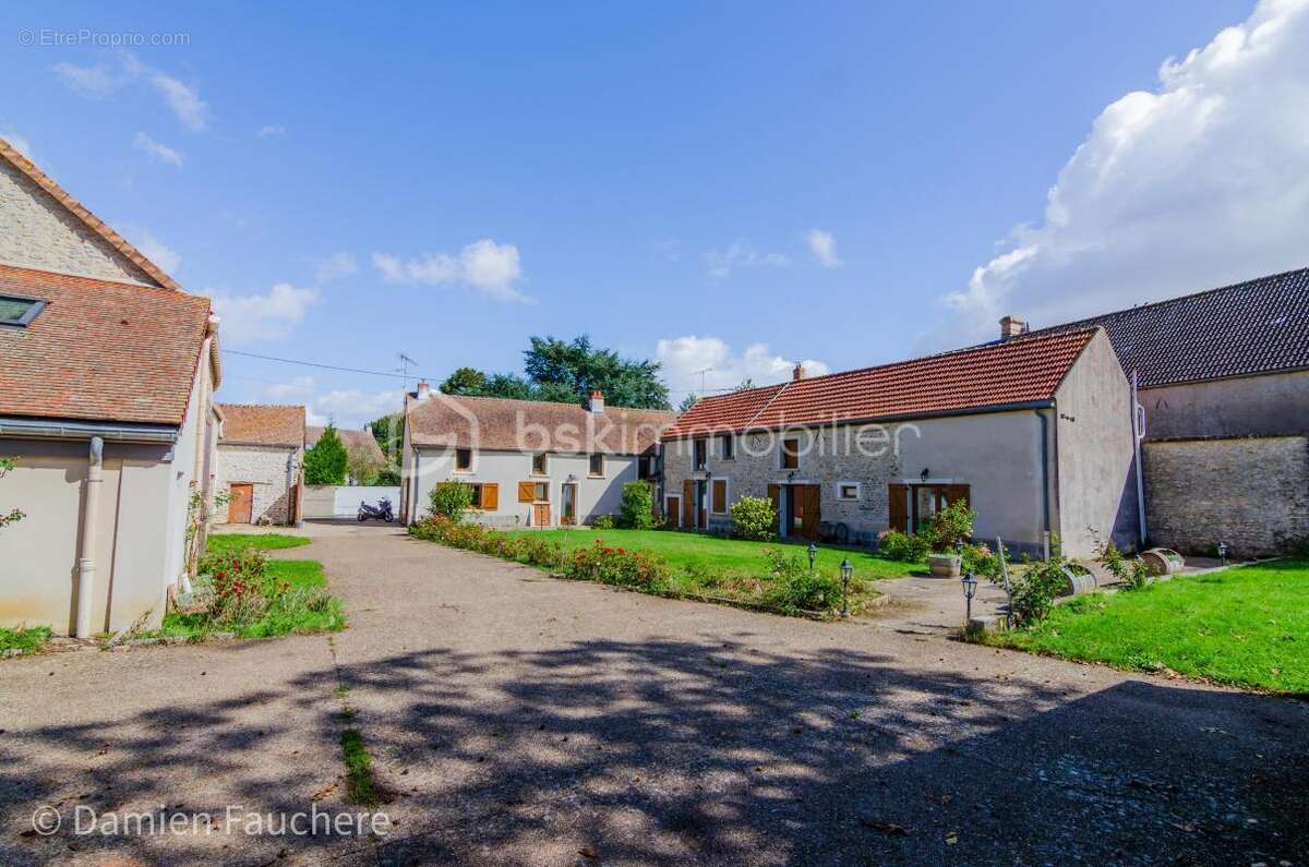 Incroyable POTENTIEL ! Splendide DOMAINE, ensemble immobilier au sein d’un ancien corps de ferme rénové, 340 m² habitables sur p - photo 22