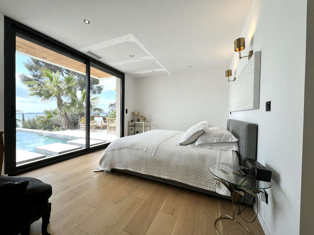 Maison à LES ISSAMBRES