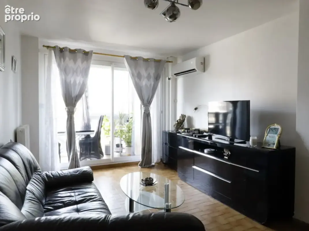 Dpt Bouches du Rhône (13), à vendre appartement T4 avec terrasse fermée et loggia - photo 3