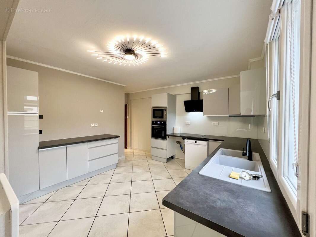 Maison à DECINES-CHARPIEU