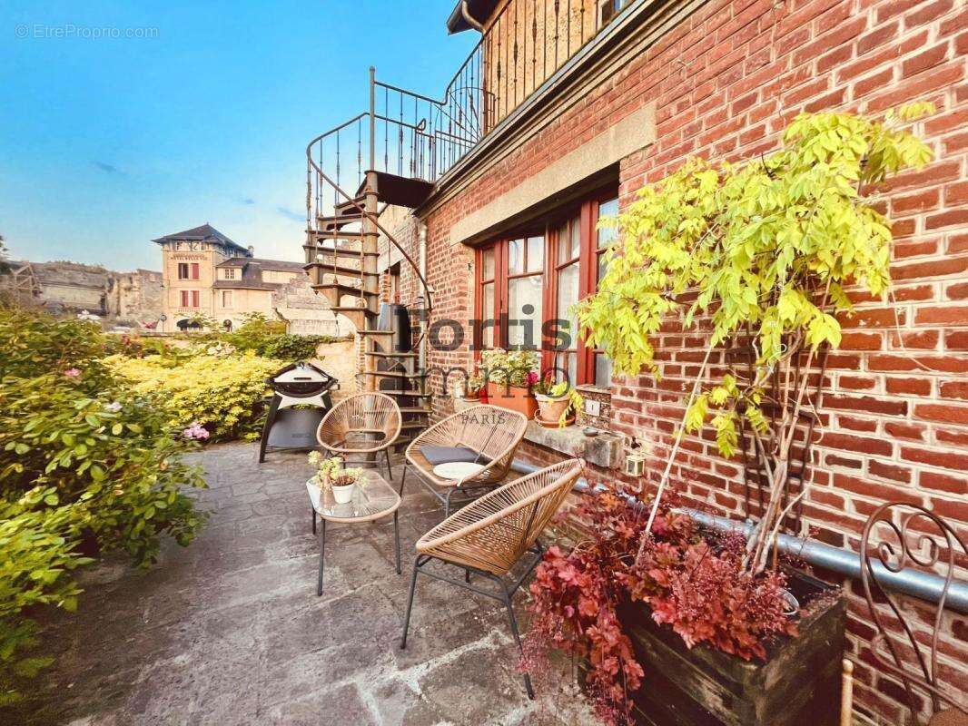 Maison à COUCY-LE-CHATEAU-AUFFRIQUE