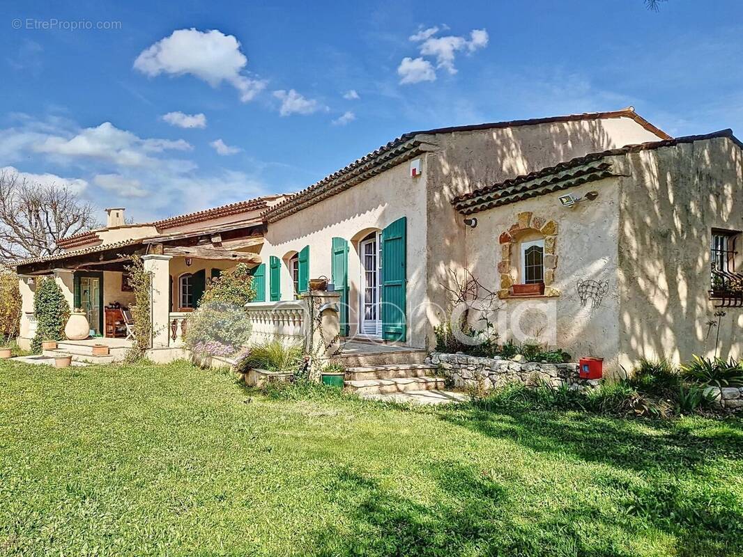 Maison à SAINT-CEZAIRE-SUR-SIAGNE