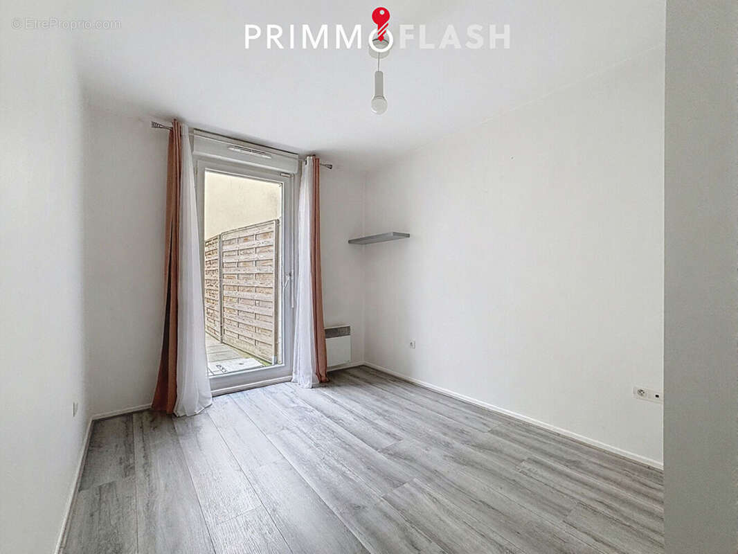 La Courneuve - Superbe 3 pièces de 62,45 m² + 2 grandes terrasses privatives (43,50 m²) + parking - photo 10