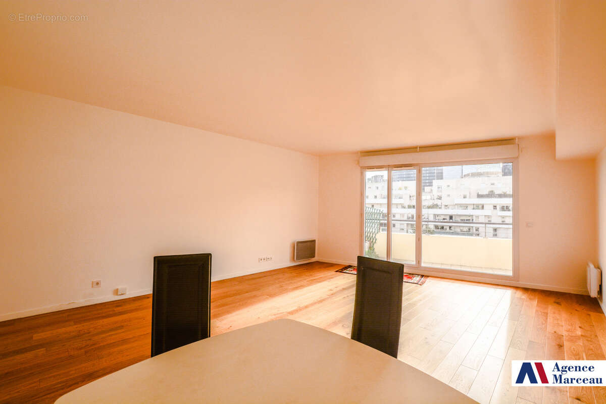 Appartement à COURBEVOIE