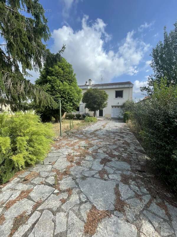Maison familiale avec sous-sol complet et terrain constructible - bergerac - photo 7
