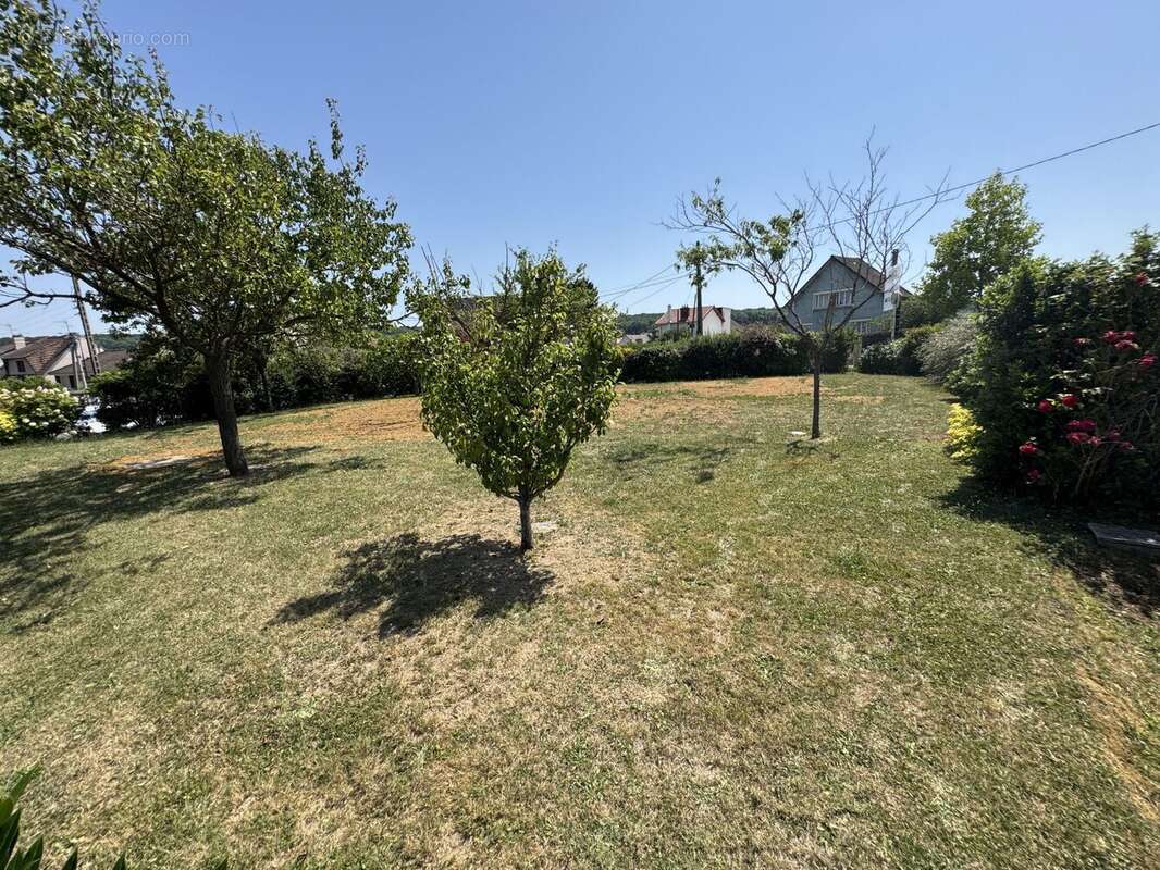 Terrain 407 m² à Les Clayes-Sous-Bois  - photo 2