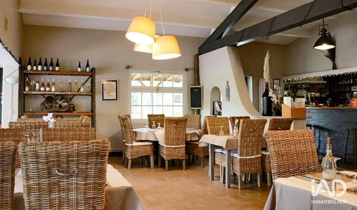 Photo 3 - Commerce à MORNAS