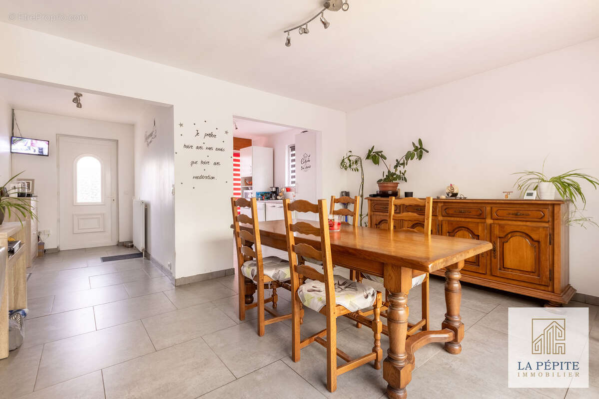 Maison à AULNOYE-AYMERIES