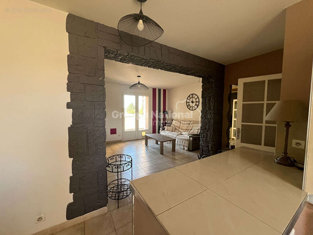 Appartement  3 pièce(s) 71 m2  avec terrasse à Beaucaire - photo 3