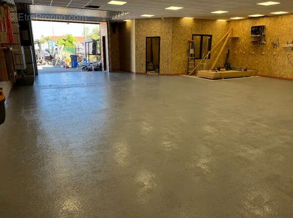 Commerce à MONTAULIN