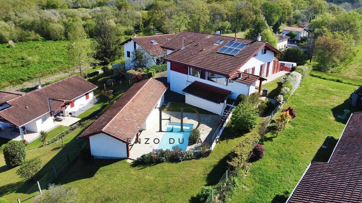 Maison à BASSUSSARRY