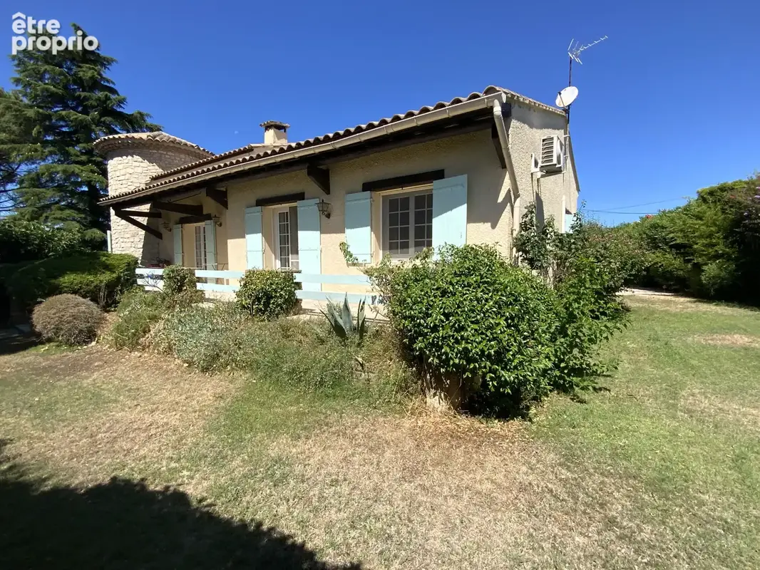 Villa cossue située à Uzès avec terrain de 1400 m2 avec piscine. - photo 6