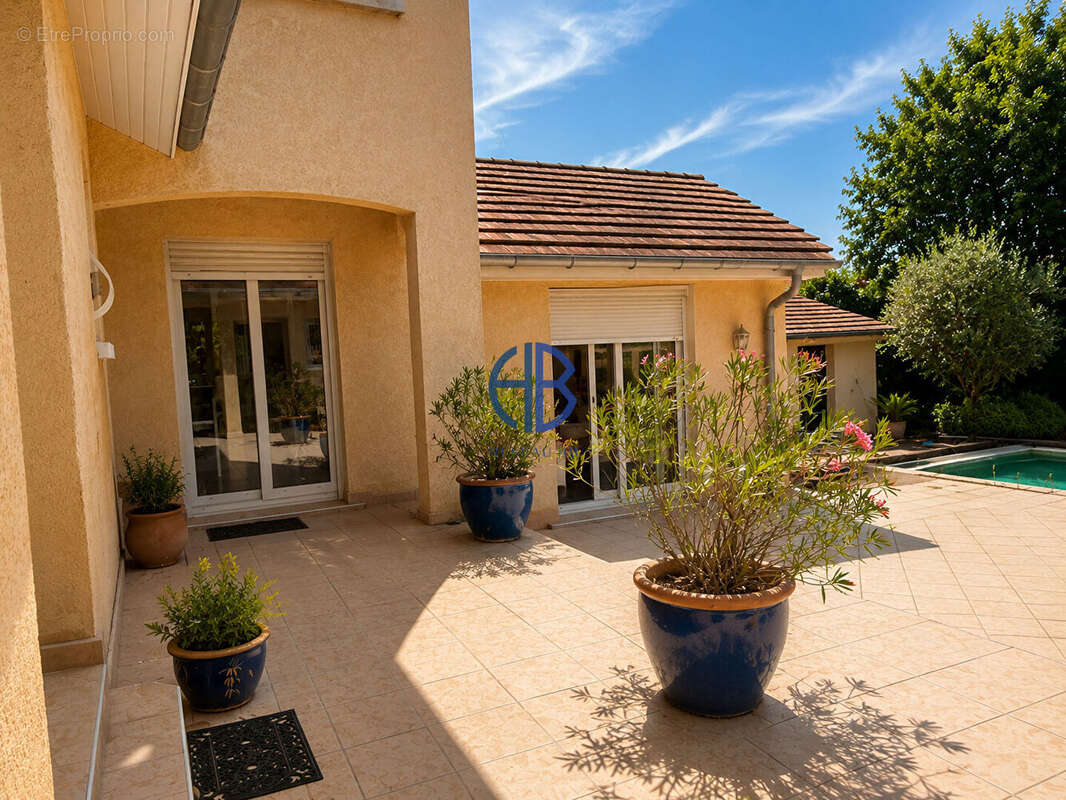 Maison Bourgoin Jallieu 5 pièce(s) 120 m² - photo 4