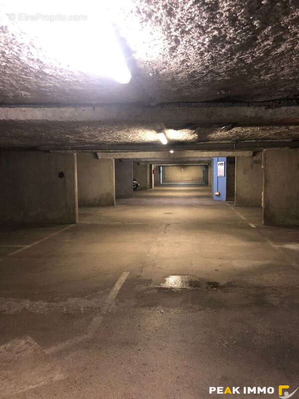 Parking à PARIS-10E