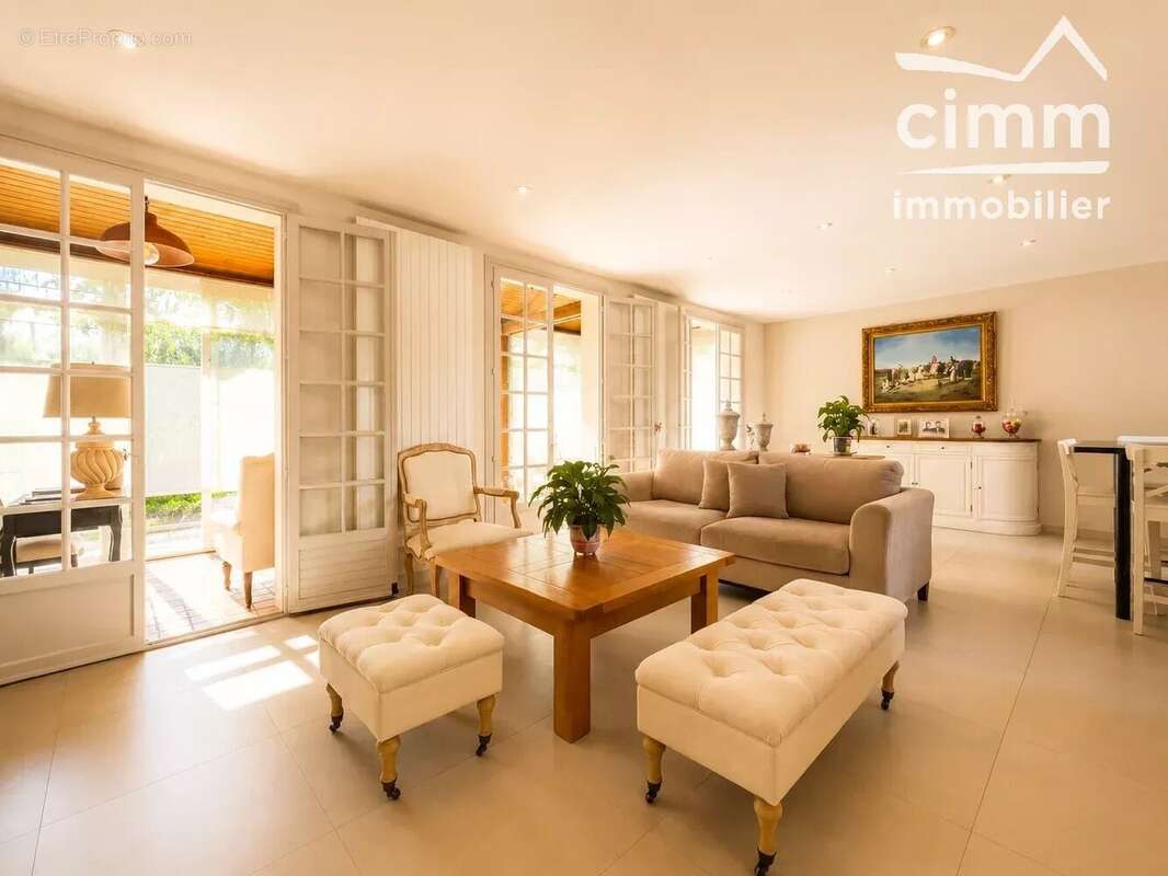 Maison familiale rénovée avec véranda exceptionnelle, studio indépendant et sous-sol total - photo 7