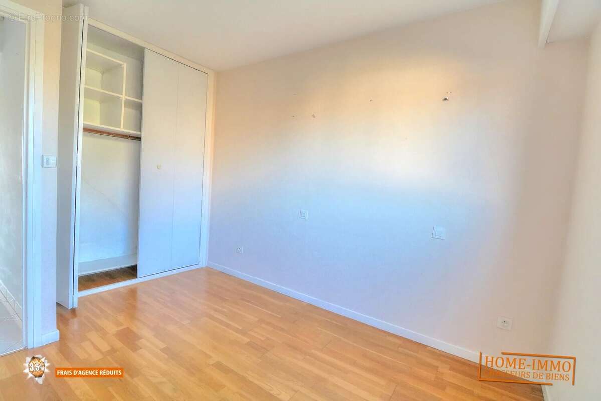 Appartement à SAINT-LAURENT-DU-VAR