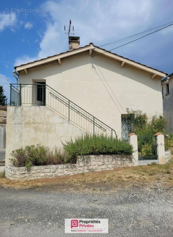 Maison à RUELLE-SUR-TOUVRE