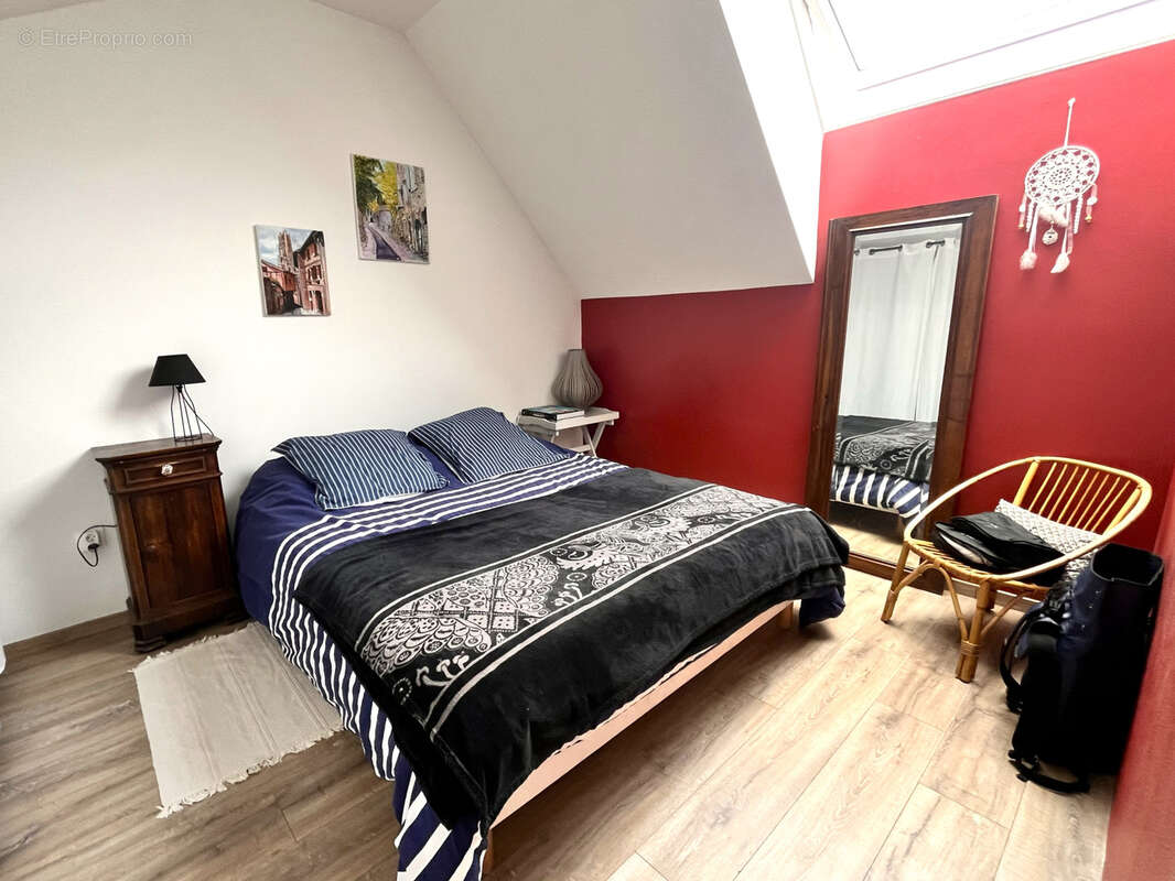Exclusivité ! Duplex T3 avec loggia à proximité du centre de Saint Simon avec parking. - photo 6