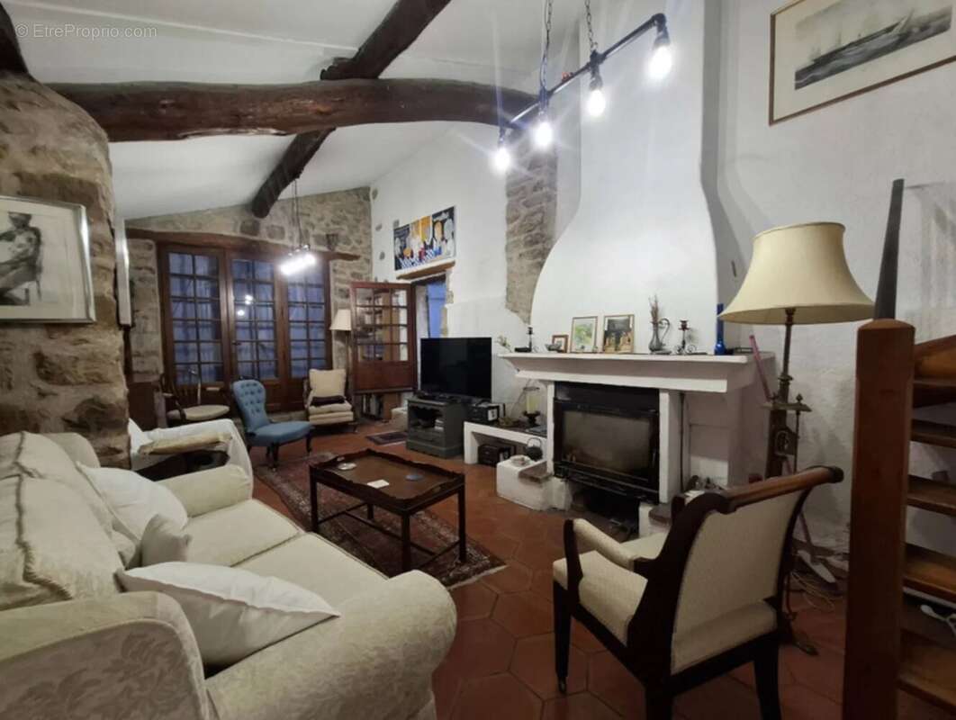 Maison à ENTRECASTEAUX