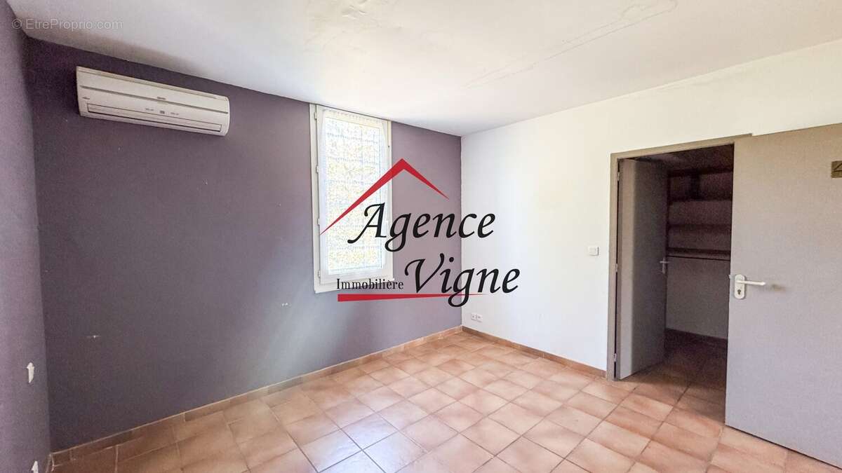 Maison à SAINT-JEAN-DE-MARUEJOLS-ET-AVEJAN