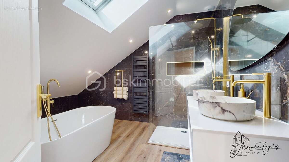 Maison à LA CHAPELLE-SAINT-MESMIN