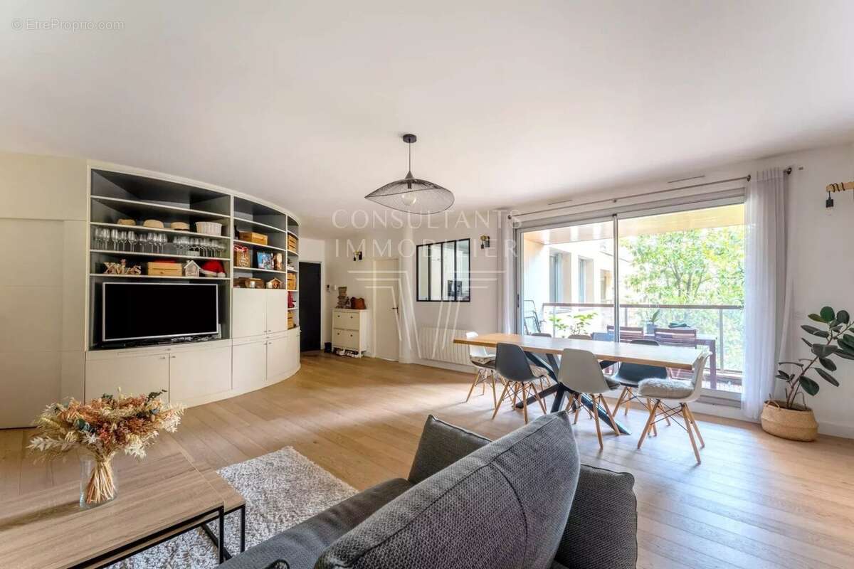 Appartement à NEUILLY-SUR-SEINE
